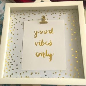 Wall decor affirmation good vibes only